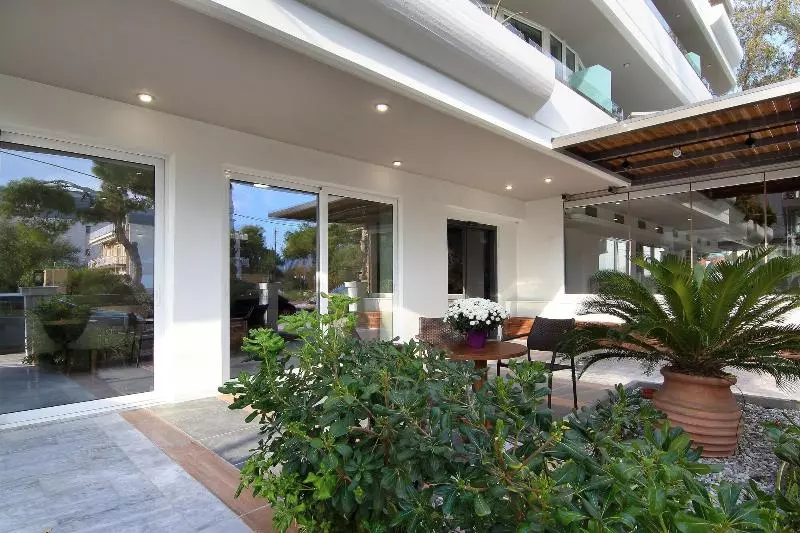 Maison 66, Riviera Hotels