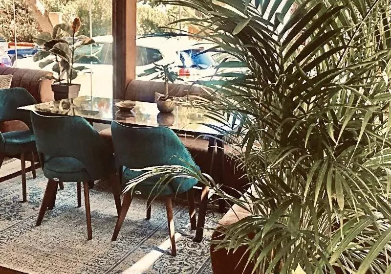 Maison 66, Riviera Hotels