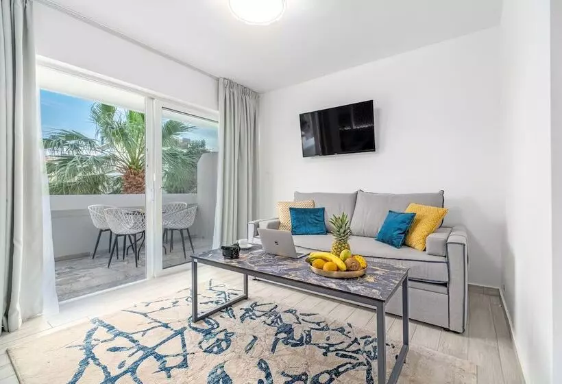 Maison 66, Riviera Hotels