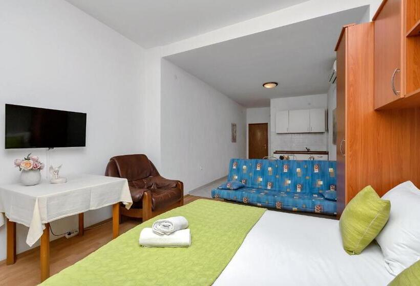 پانسیون Apartments Dany