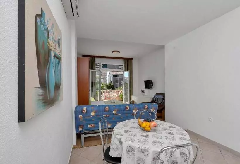 پانسیون Apartments Dany