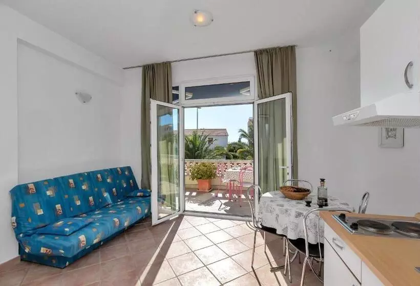 پانسیون Apartments Dany