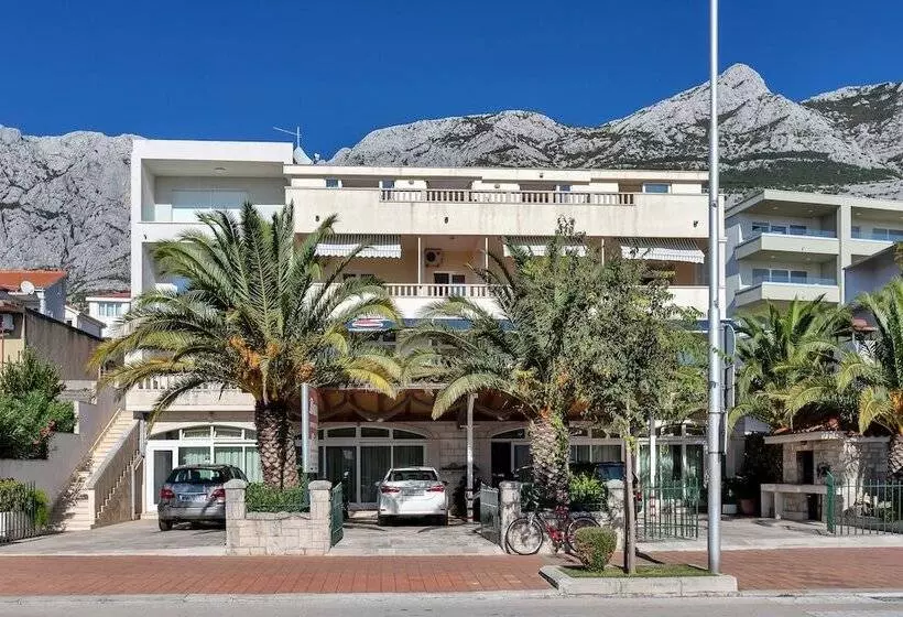 پانسیون Apartments Dany
