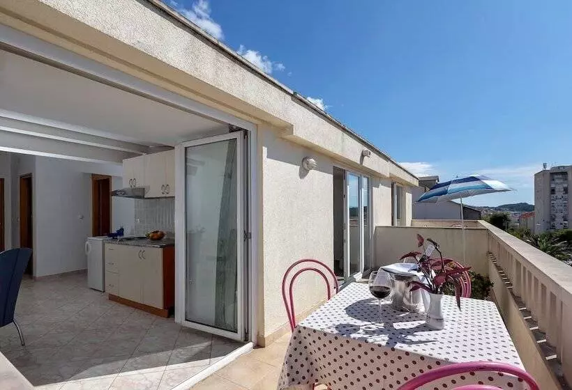 پانسیون Apartments Dany