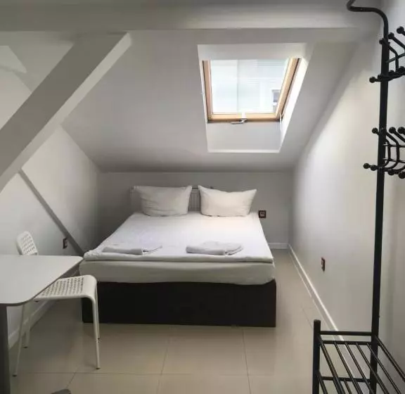 پانسیون Hoża Apartments And Rooms