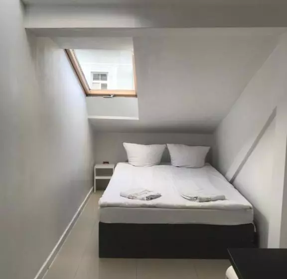 پانسیون Hoża Apartments And Rooms