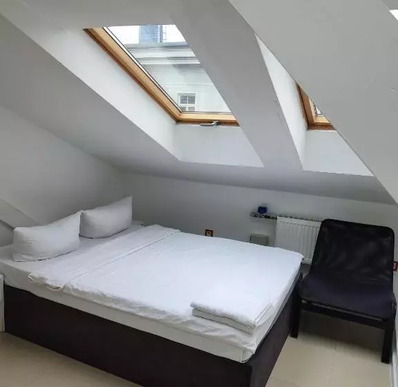 پانسیون Hoża Apartments And Rooms