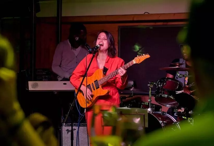 בית מלון כפרי The Dom