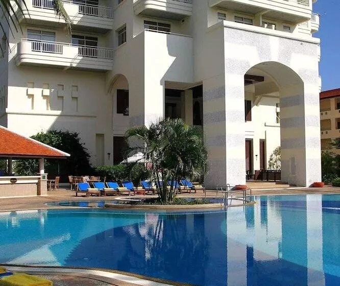 Отель Waterfront Suites Phuket By Centara