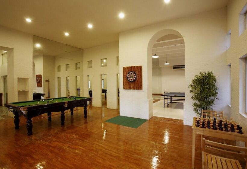 Hotel Waterfront Suites Phuket By Centara