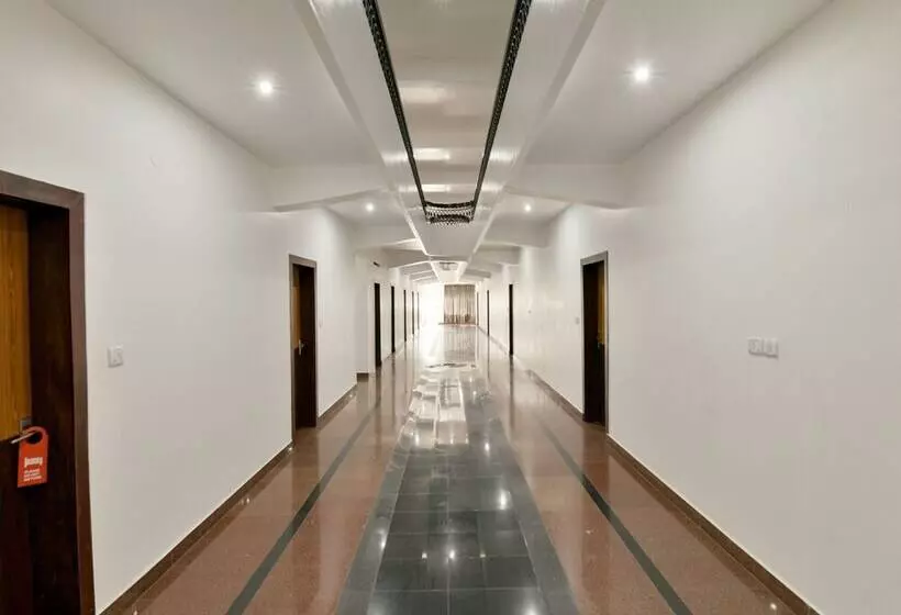 ホテル Aar Palmyra Regency By Oyo Rooms