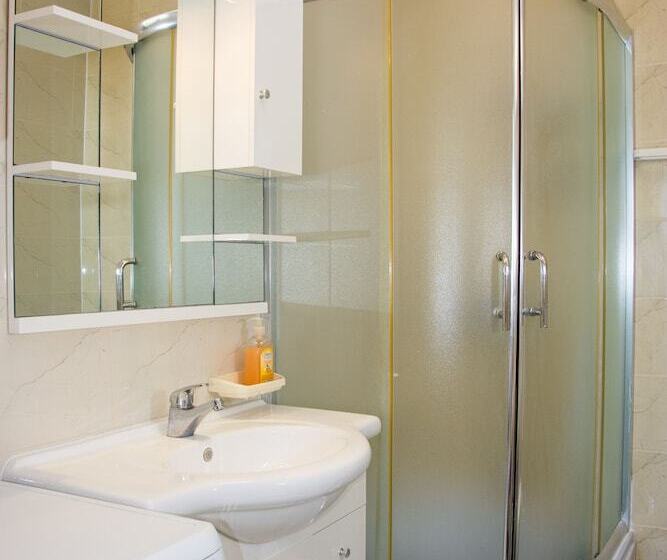 Sv. Jelena Apartments