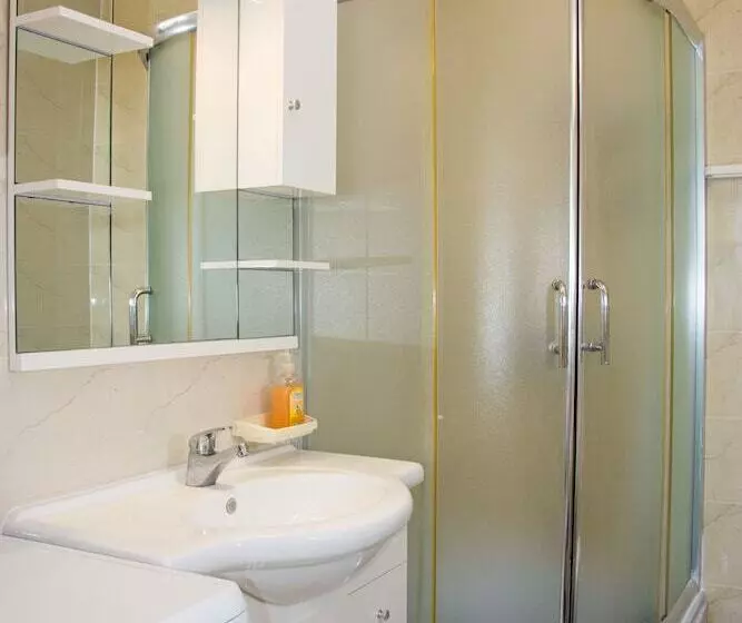 Sv. Jelena Apartments