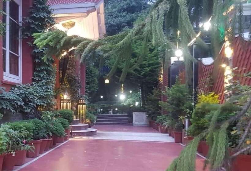 בית מלון כפרי Southgate Shimla