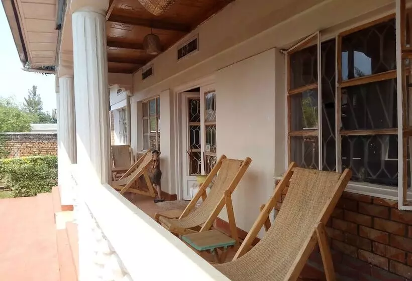 پانسیون Amahoro Guest House