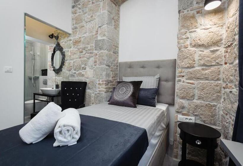 Pensiune Irini Luxury Rooms