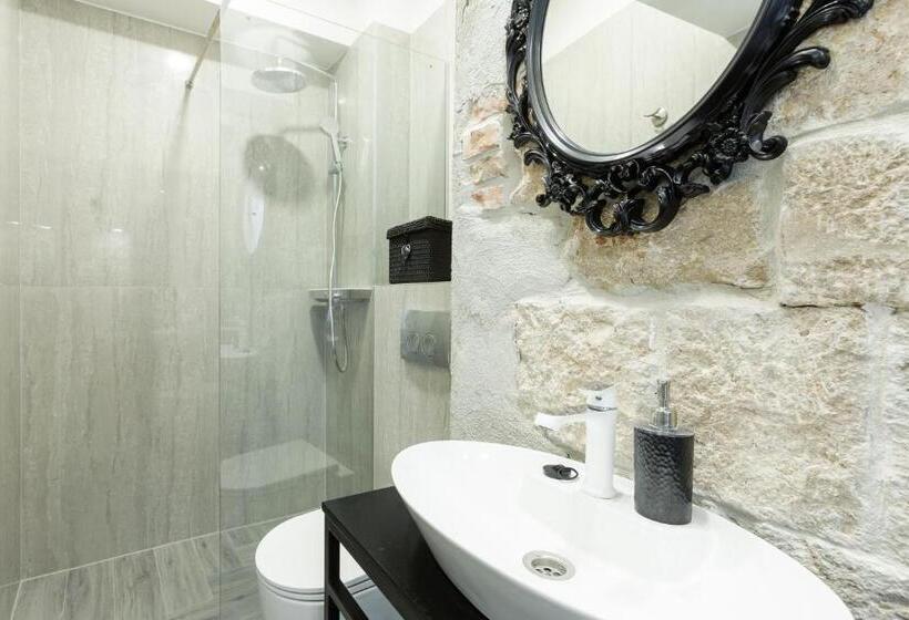 Pensiune Irini Luxury Rooms