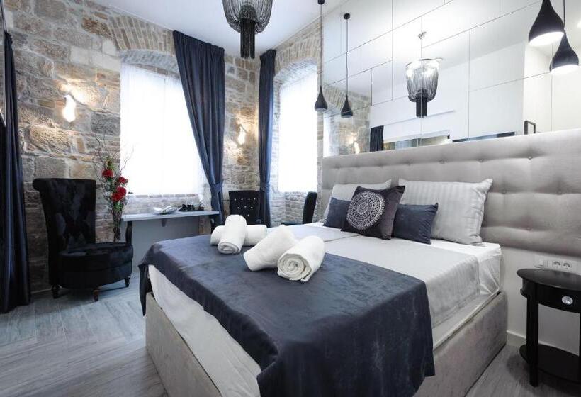 Pensiune Irini Luxury Rooms