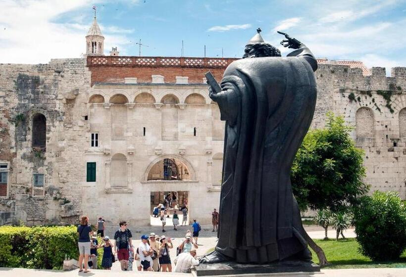 Pensiune Irini Luxury Rooms