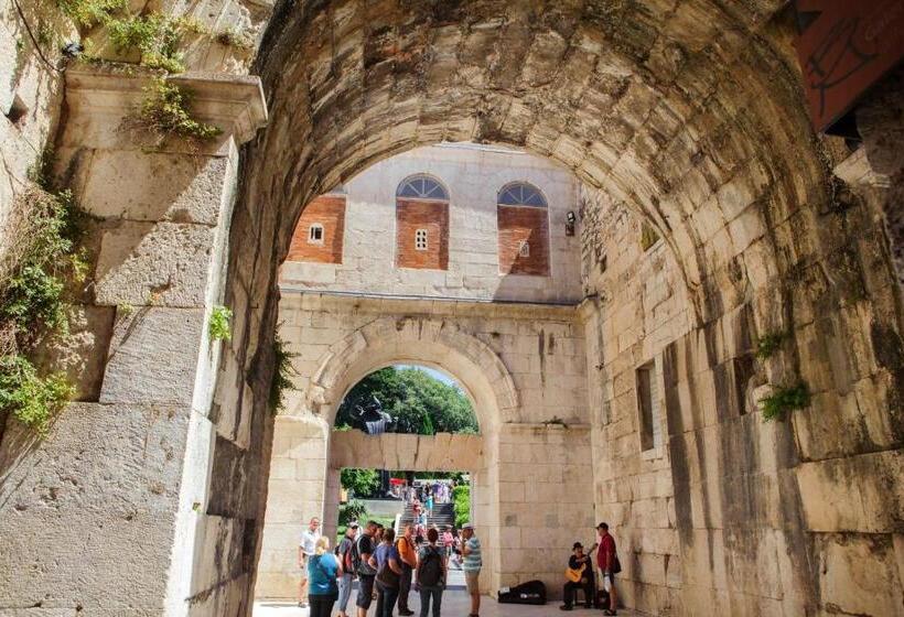 Pensiune Irini Luxury Rooms