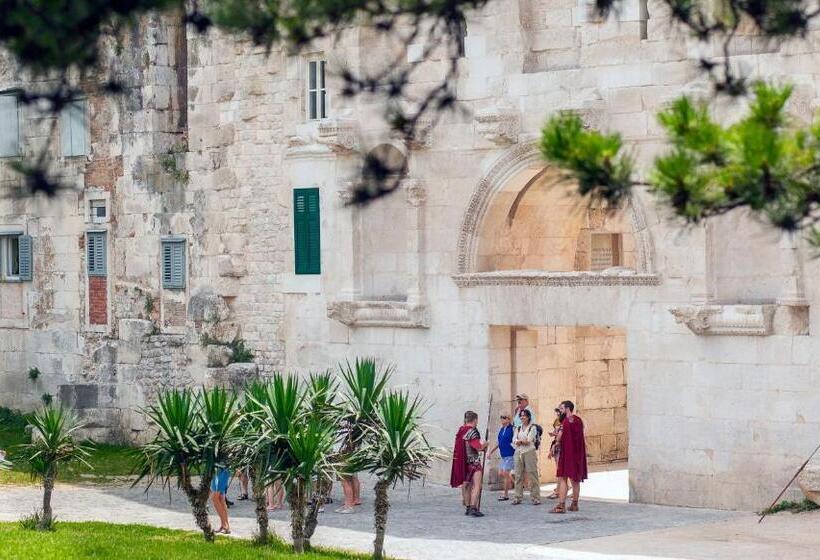 Pensiune Irini Luxury Rooms