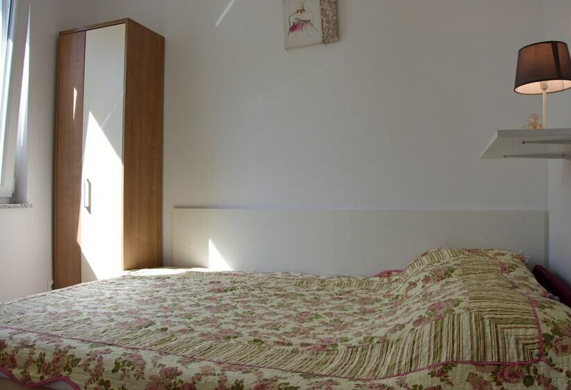 Sv. Jelena Apartments