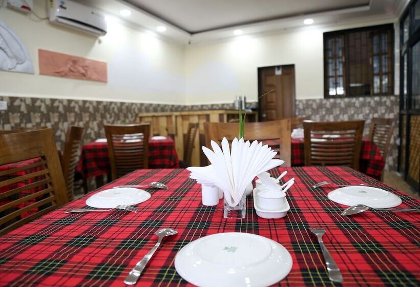 호텔 Sky Light Royal Stay