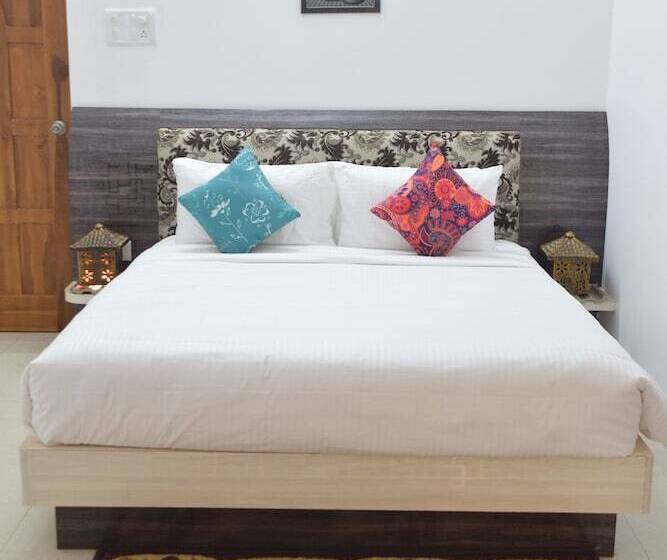 호텔 Sky Light Royal Stay