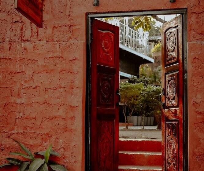 בית מלון כפרי The Regalia Resort