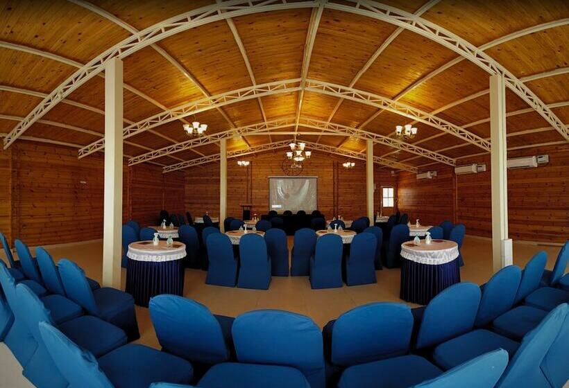 בית מלון כפרי The Regalia Resort