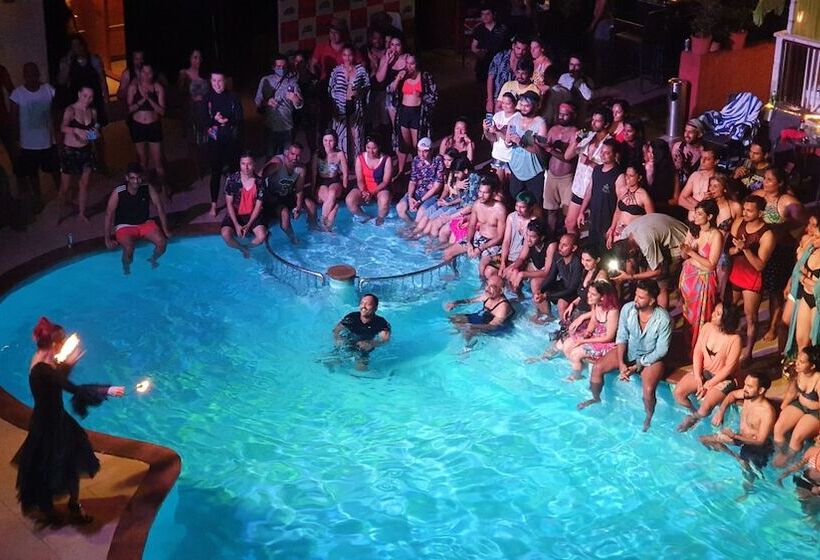 בית מלון כפרי The Regalia Resort