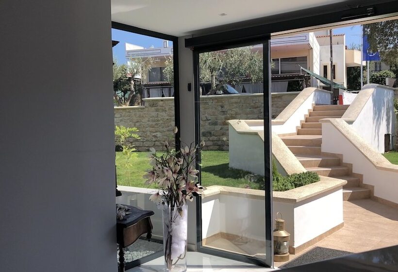 Aianteion Bay Luxury Hotel & Suites