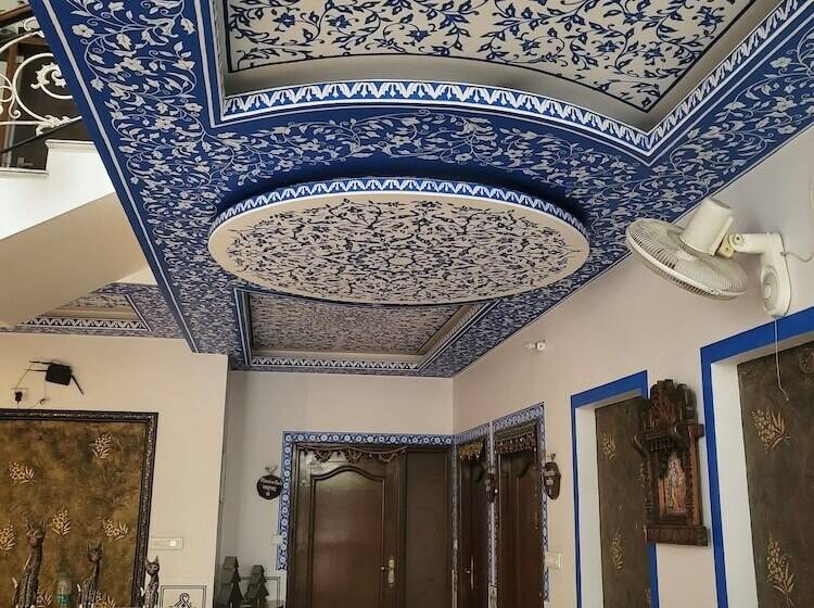 تختخواب و صبحانه All Seasons Homestay