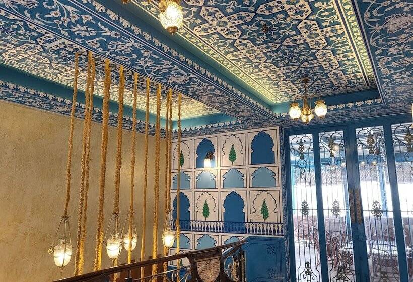 تختخواب و صبحانه All Seasons Homestay