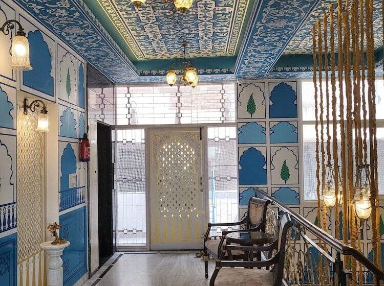 تختخواب و صبحانه All Seasons Homestay