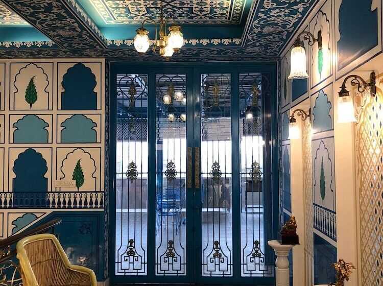 تختخواب و صبحانه All Seasons Homestay