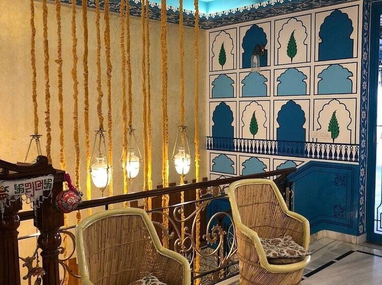 تختخواب و صبحانه All Seasons Homestay