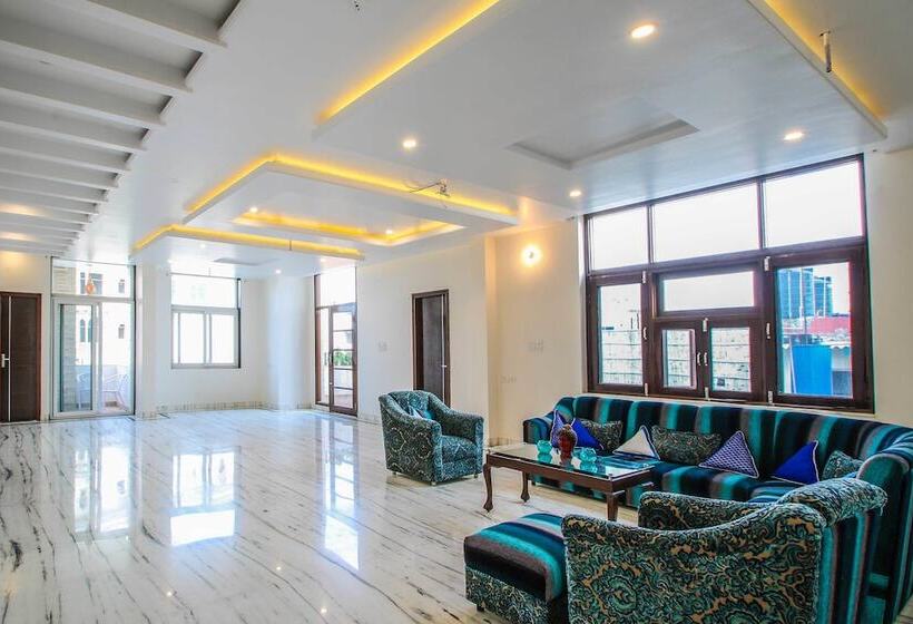 تختخواب و صبحانه All Seasons Homestay