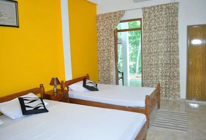 Dil Lanka Safari Resort