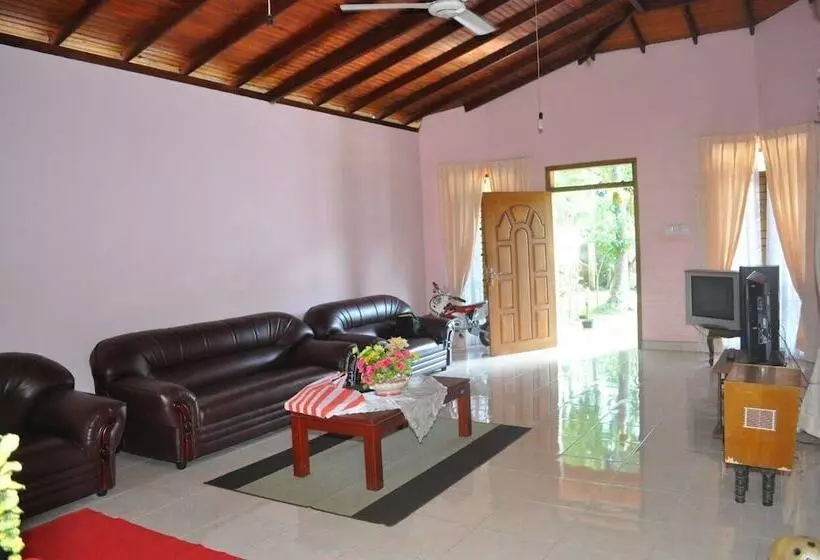 Dil Lanka Safari Resort