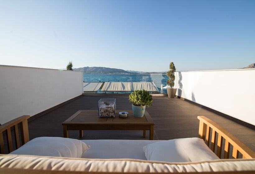 Aianteion Bay Luxury Hotel & Suites