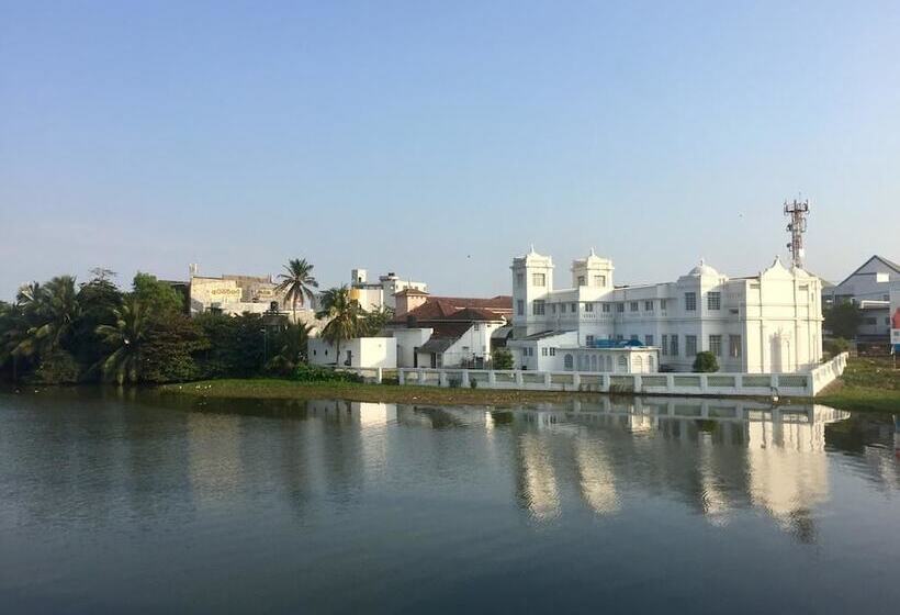 فندق Top Secret Beach