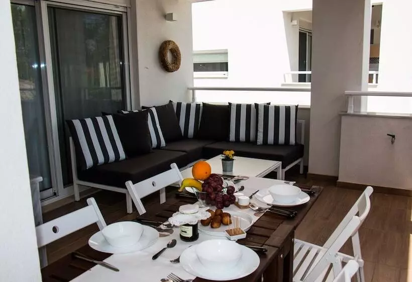 Majatalo Aristotelia Gi