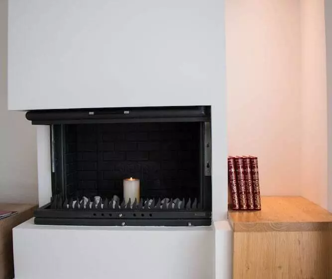 Majatalo Aristotelia Gi