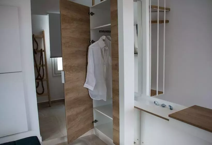 Majatalo Aristotelia Gi