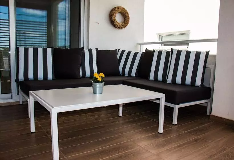 Majatalo Aristotelia Gi