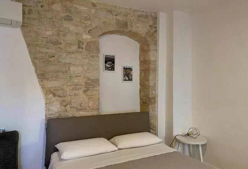 ベッドアンドブレックファースト Altrelli Rooms