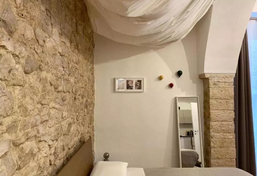 ベッドアンドブレックファースト Altrelli Rooms