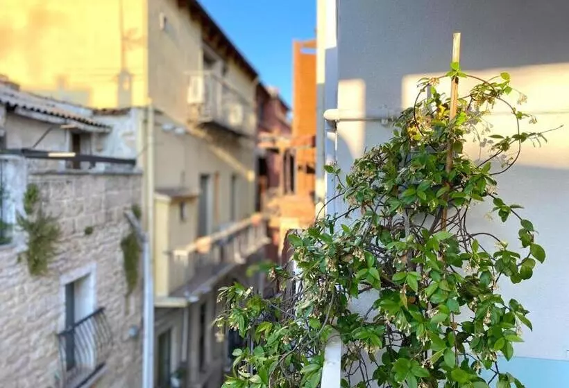 ベッドアンドブレックファースト Altrelli Rooms