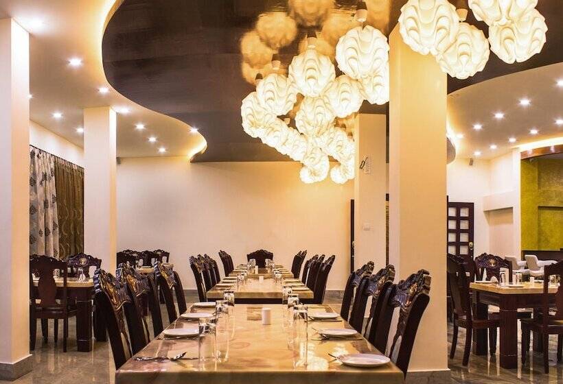 ホテル Jain Group Royal Orchid & Spa